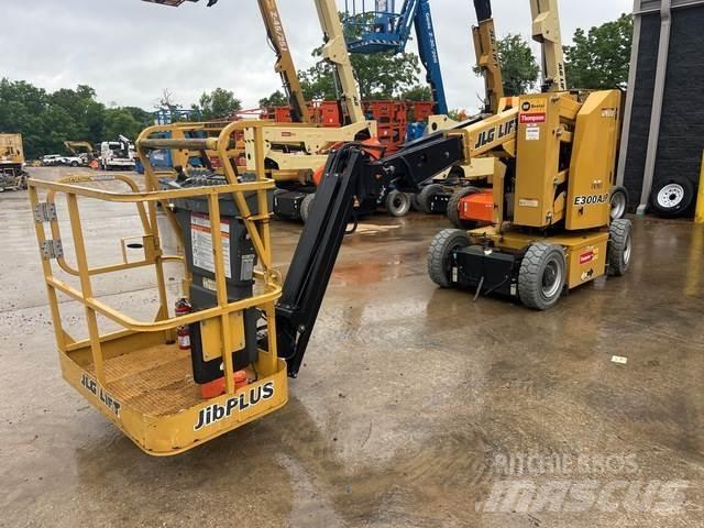 JLG E300AJP Iseliikuvad poomtõstukid
