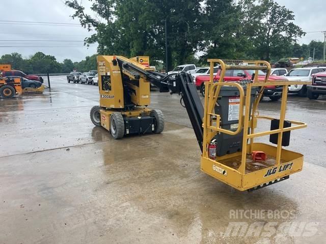 JLG E300AJP Iseliikuvad poomtõstukid