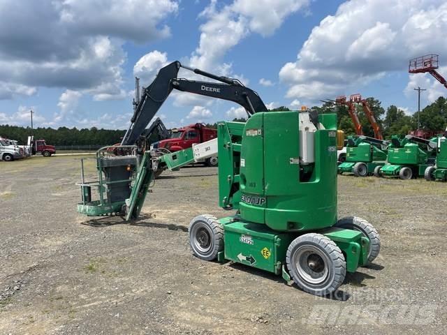 JLG E300AJP Iseliikuvad poomtõstukid