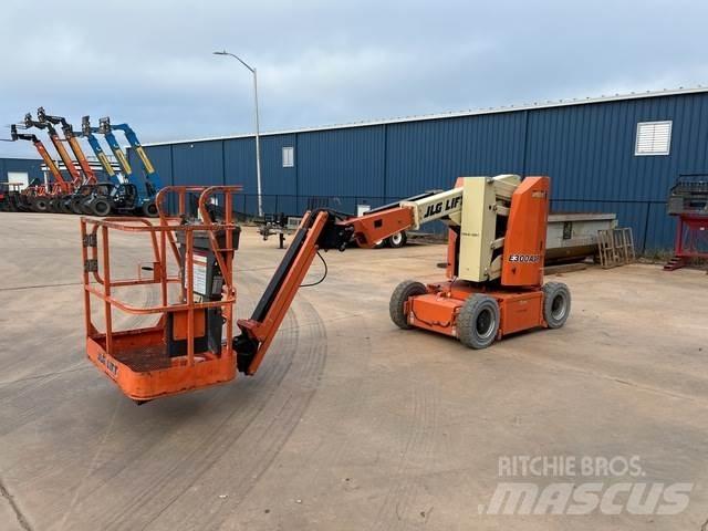 JLG E300AJP Iseliikuvad poomtõstukid
