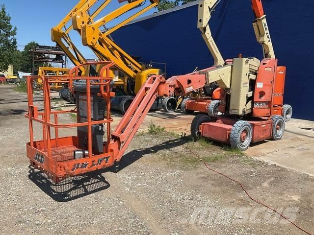 JLG E300AJP Iseliikuvad poomtõstukid