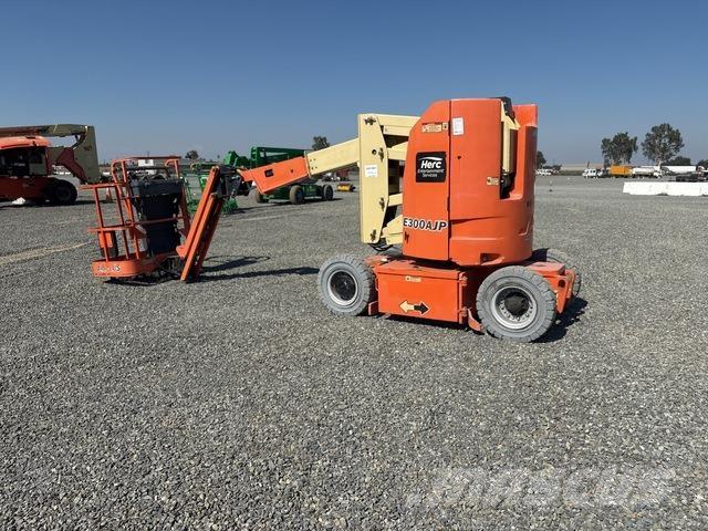 JLG E300AJP Iseliikuvad poomtõstukid