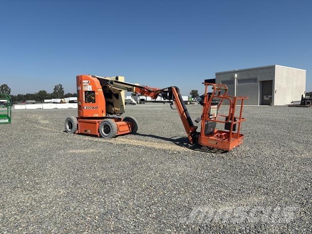 JLG E300AJP Iseliikuvad poomtõstukid