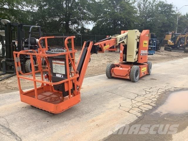 JLG E300AJP Iseliikuvad poomtõstukid