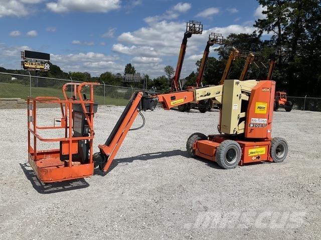 JLG E300AJP Iseliikuvad poomtõstukid