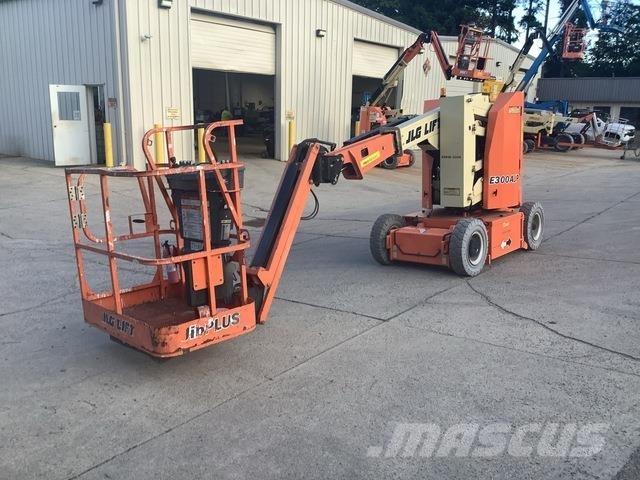 JLG E300AJP Iseliikuvad poomtõstukid