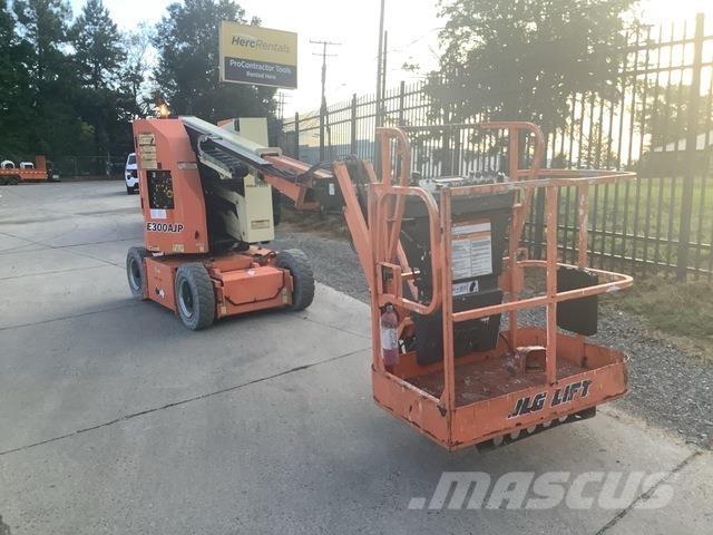 JLG E300AJP Iseliikuvad poomtõstukid