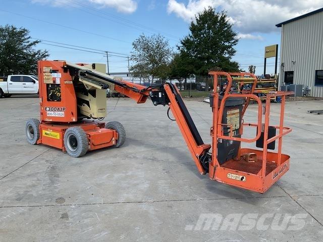 JLG E300AJP Iseliikuvad poomtõstukid