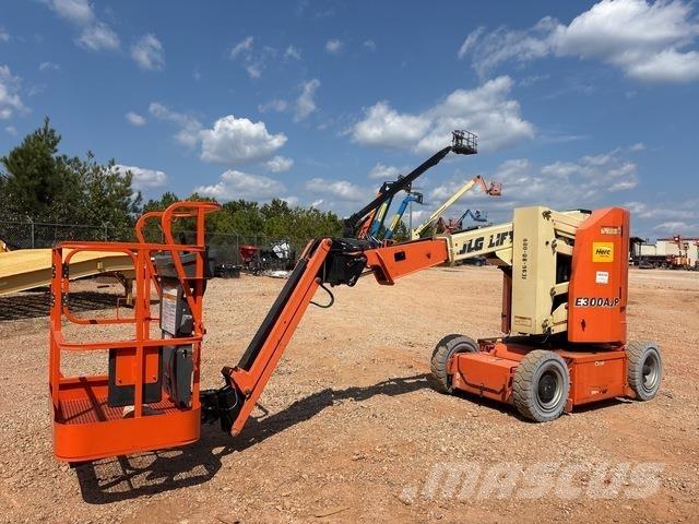 JLG E300AJP Iseliikuvad poomtõstukid