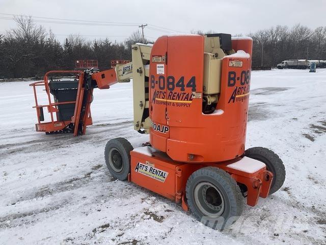 JLG E300AJP Iseliikuvad poomtõstukid