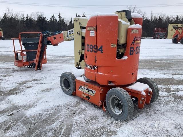 JLG E300AJP Iseliikuvad poomtõstukid