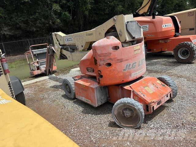 JLG E400AJP Iseliikuvad poomtõstukid
