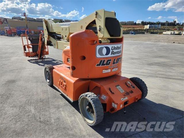 JLG E400AJP Iseliikuvad poomtõstukid