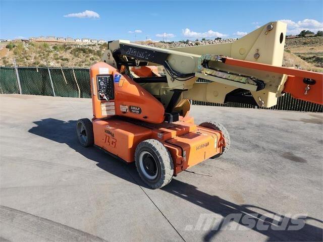 JLG E400AJP Iseliikuvad poomtõstukid