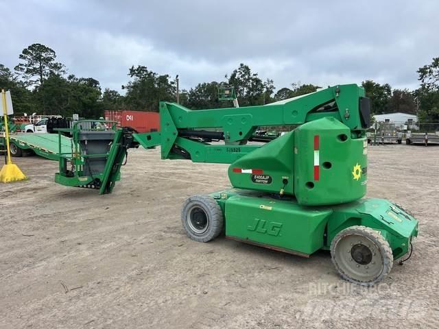 JLG E400AJPN Iseliikuvad poomtõstukid