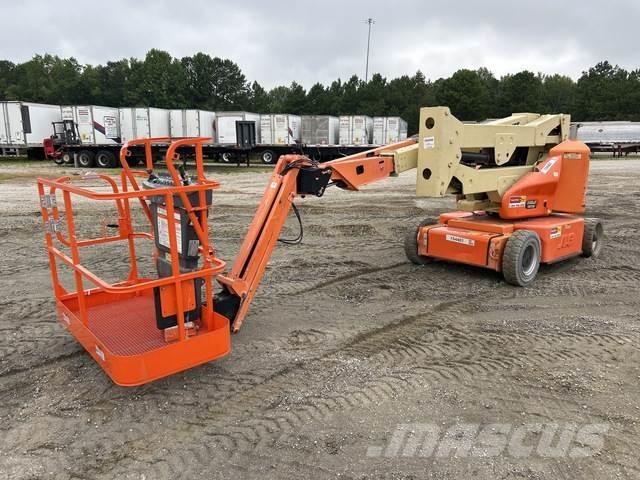 JLG E400AJPN Iseliikuvad poomtõstukid