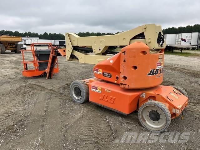JLG E400AJPN Iseliikuvad poomtõstukid