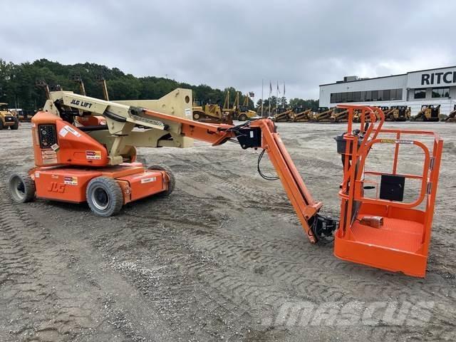 JLG E400AJPN Iseliikuvad poomtõstukid