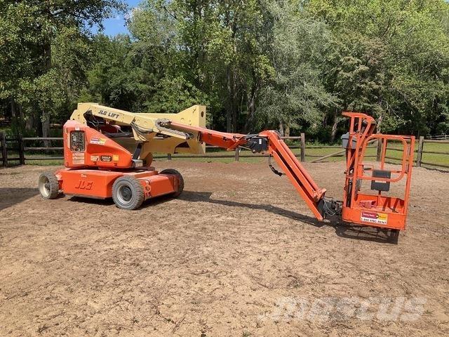 JLG E400AJPN Iseliikuvad poomtõstukid