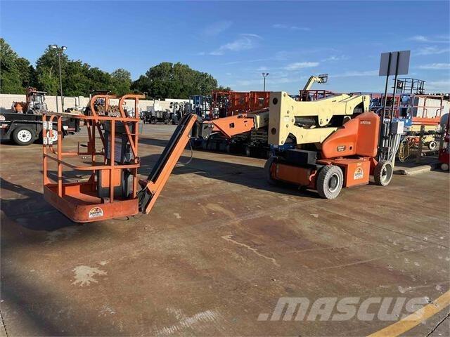 JLG E400AJPN Iseliikuvad poomtõstukid