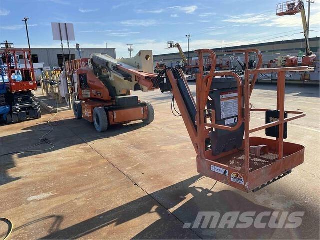 JLG E400AJPN Iseliikuvad poomtõstukid
