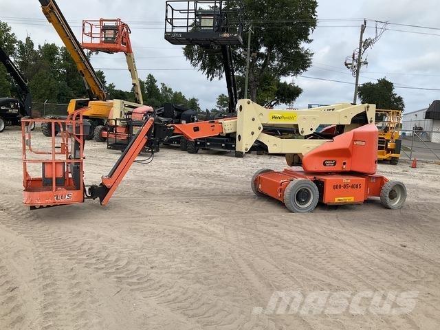 JLG E400AJPN Iseliikuvad poomtõstukid