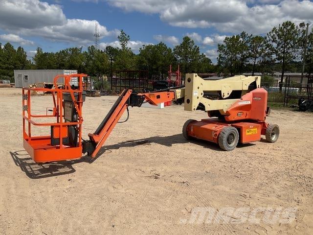 JLG E400AJPN Iseliikuvad poomtõstukid