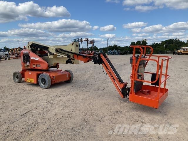 JLG E400AJPN Iseliikuvad poomtõstukid