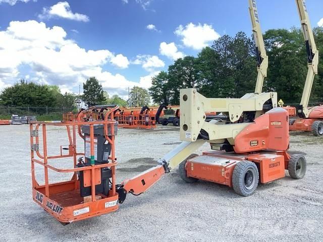 JLG E400AN Iseliikuvad poomtõstukid