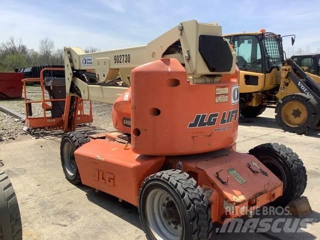 JLG E450AJ Iseliikuvad poomtõstukid