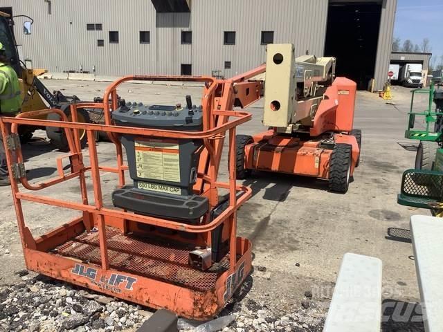 JLG E450AJ Iseliikuvad poomtõstukid