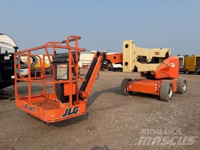 JLG E450AJ Iseliikuvad poomtõstukid