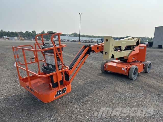 JLG E450AJ Iseliikuvad poomtõstukid