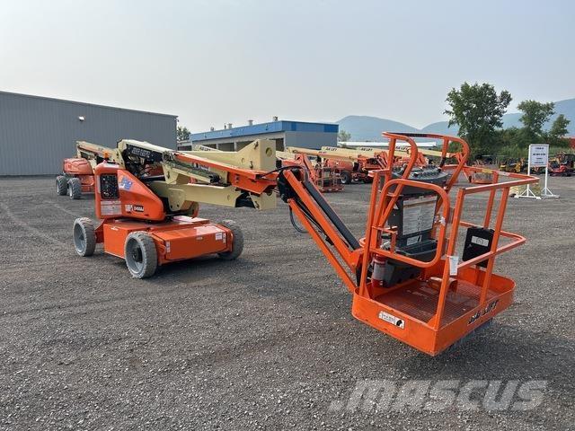 JLG E450AJ Iseliikuvad poomtõstukid