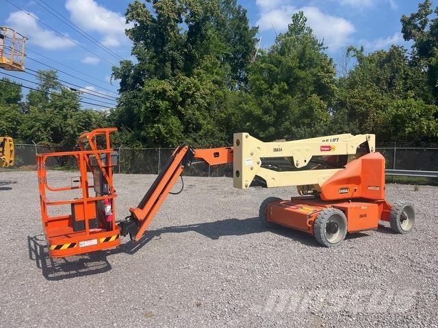 JLG E450AJ Iseliikuvad poomtõstukid