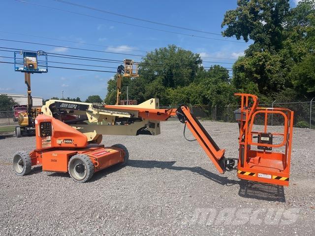 JLG E450AJ Iseliikuvad poomtõstukid