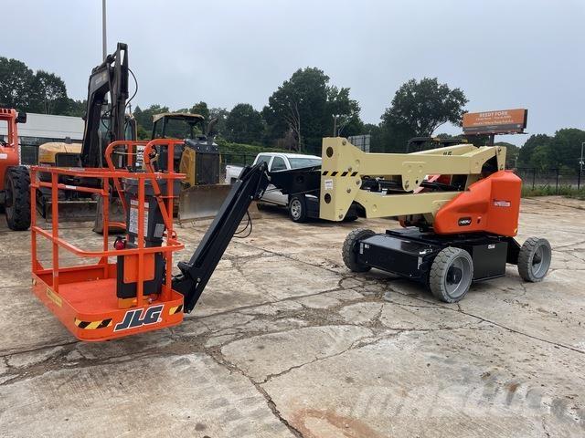 JLG E450AJ Iseliikuvad poomtõstukid