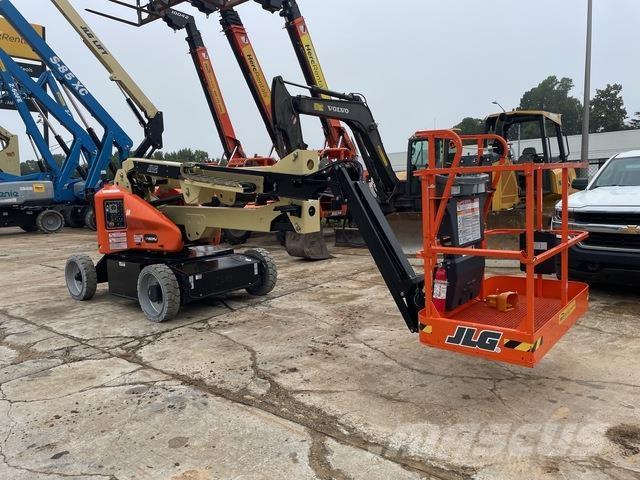 JLG E450AJ Iseliikuvad poomtõstukid