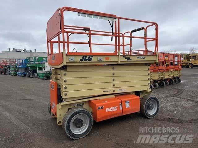 JLG M4069 Käärtõstukid