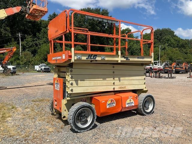 JLG M4069 Käärtõstukid