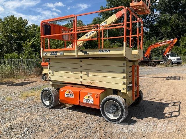 JLG M4069 Käärtõstukid