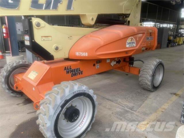 JLG M600J Iseliikuvad poomtõstukid