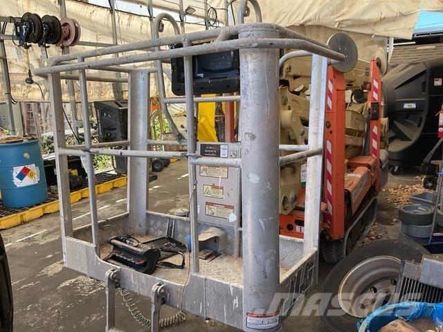 JLG X600AJ Iseliikuvad poomtõstukid