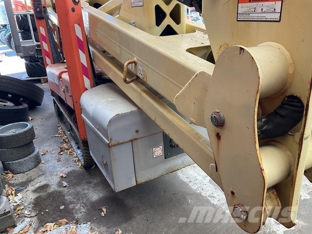 JLG X600AJ Iseliikuvad poomtõstukid