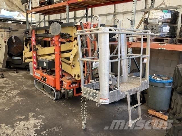 JLG X600AJ Iseliikuvad poomtõstukid