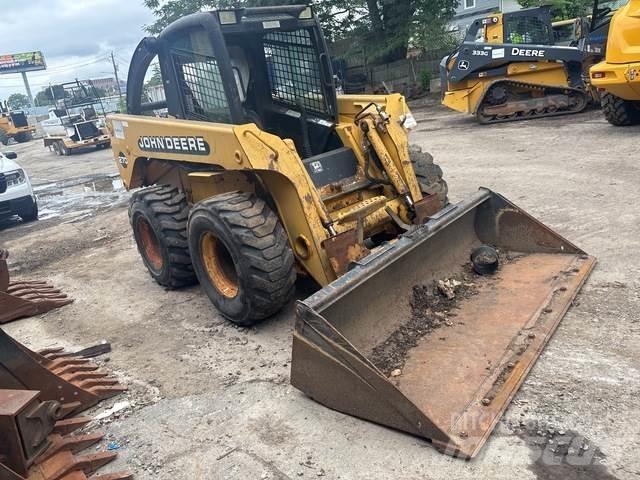 John Deere 270 Kompaktlaadurid