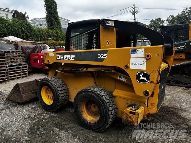 John Deere 325 Kompaktlaadurid