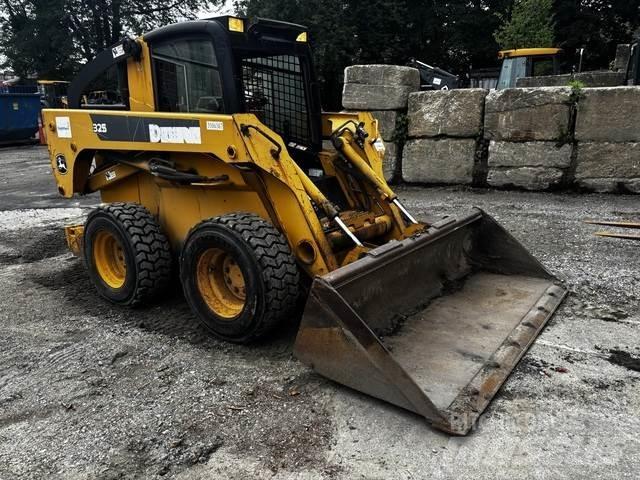 John Deere 325 Kompaktlaadurid