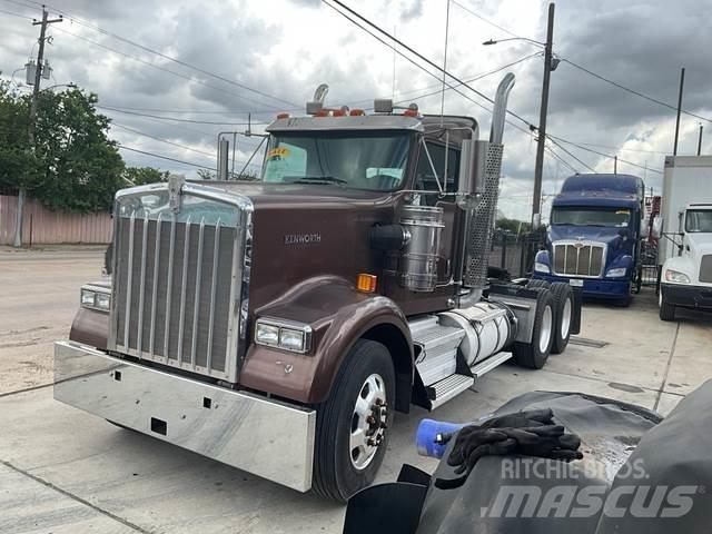 Kenworth W900 Sadulveokid