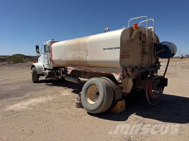 Kenworth W900 Veepaagiga autod